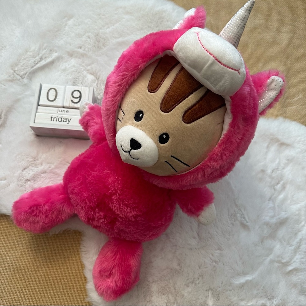 🌸3/$12, Shark, unicorn kitten stuffed animal in perfect condition